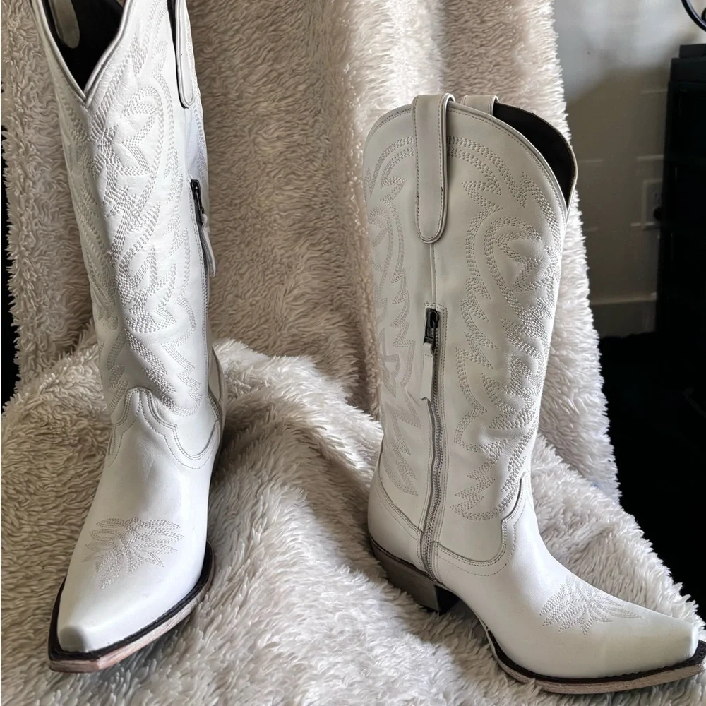 LB0526A LANE BOOTS WOMEN'S SMOKESHOW BOOTS Size 8 - Picture 3 of 11